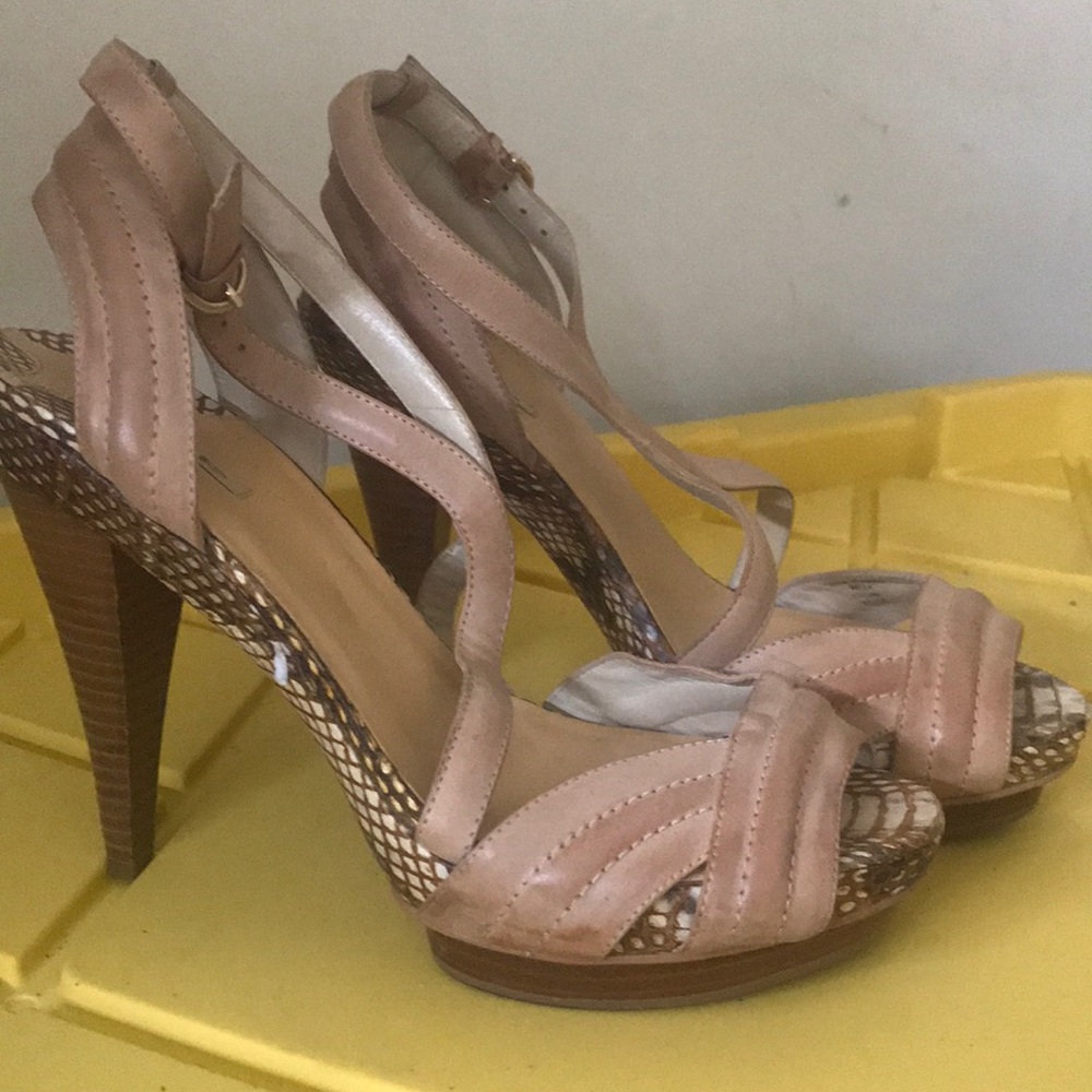 Max Studio Tan Heels